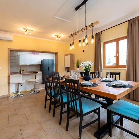 Vila Vergatum-Privacy,Gym,Billiards,Table Tennis Donji Brgat Ngoại thất bức ảnh