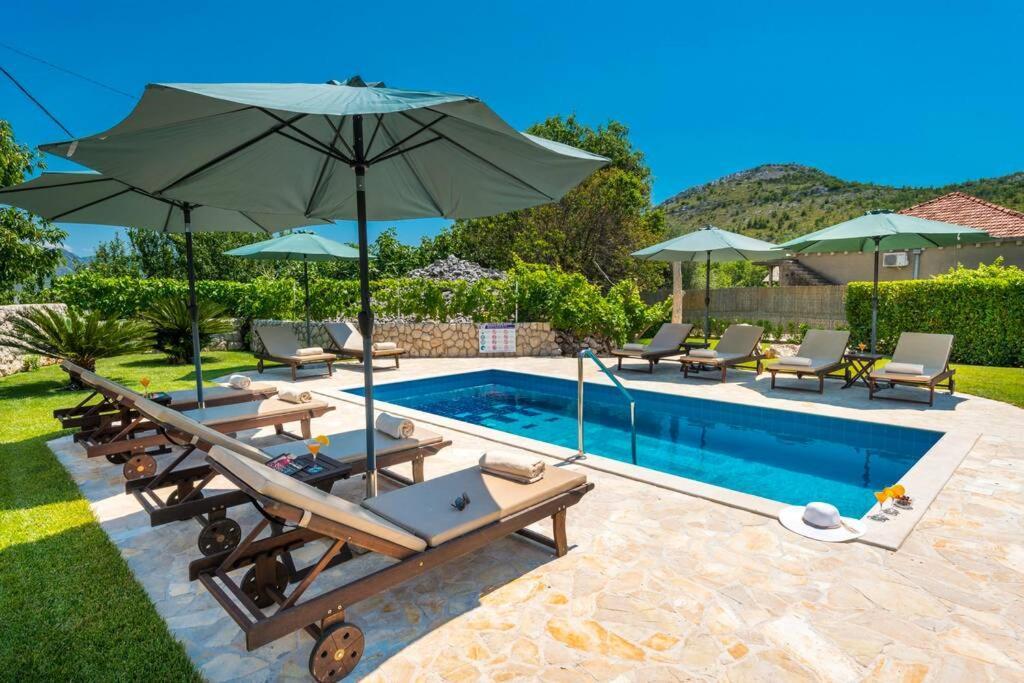 Vila Vergatum-Privacy,Gym,Billiards,Table Tennis Donji Brgat Ngoại thất bức ảnh