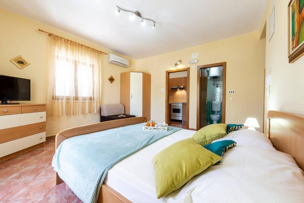 Vila Vergatum-Privacy,Gym,Billiards,Table Tennis Donji Brgat Ngoại thất bức ảnh