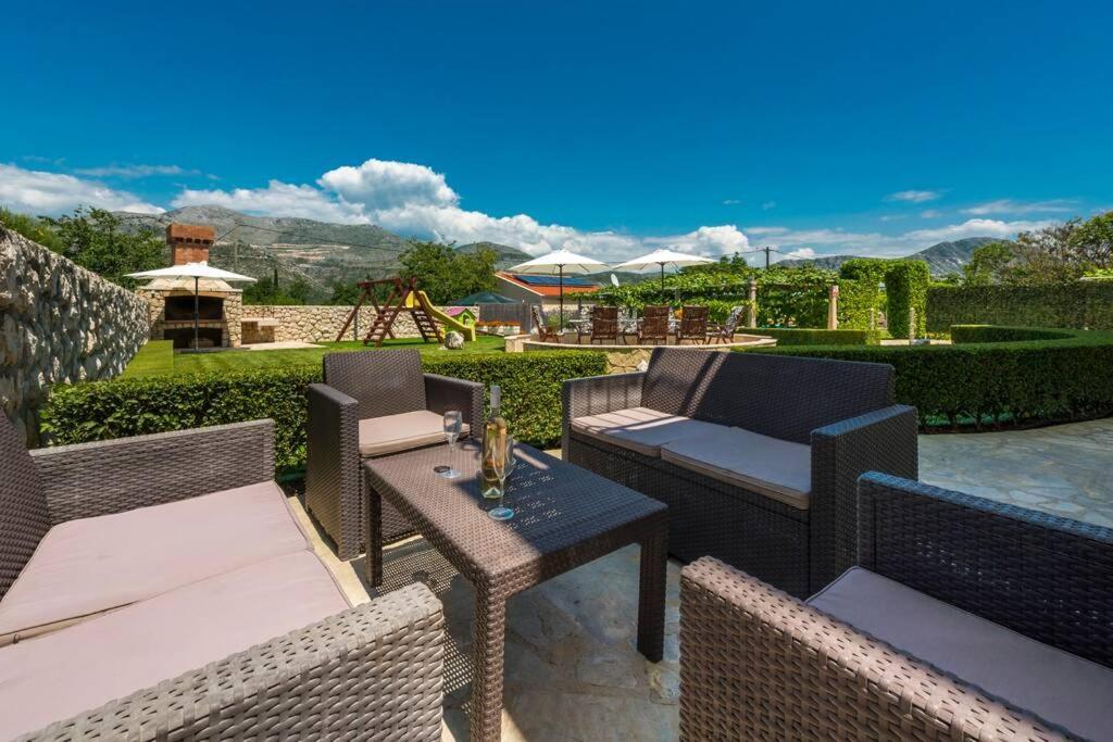 Vila Vergatum-Privacy,Gym,Billiards,Table Tennis Donji Brgat Ngoại thất bức ảnh