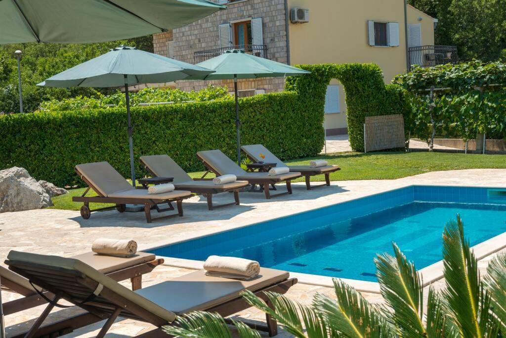Vila Vergatum-Privacy,Gym,Billiards,Table Tennis Donji Brgat Ngoại thất bức ảnh