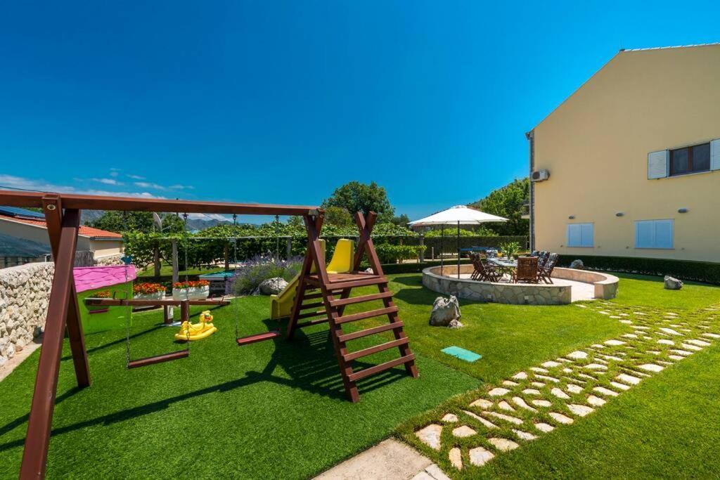 Vila Vergatum-Privacy,Gym,Billiards,Table Tennis Donji Brgat Ngoại thất bức ảnh