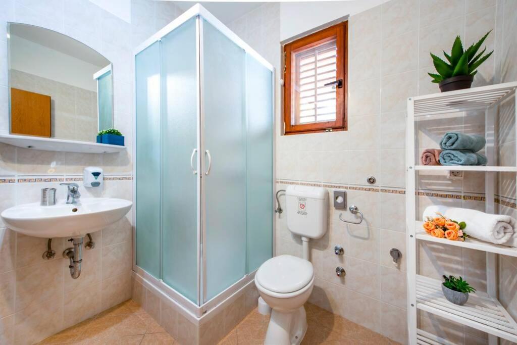 Vila Vergatum-Privacy,Gym,Billiards,Table Tennis Donji Brgat Ngoại thất bức ảnh