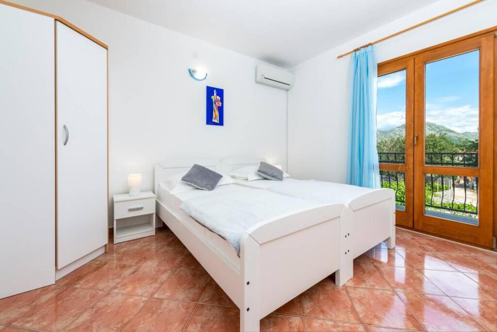 Vila Vergatum-Privacy,Gym,Billiards,Table Tennis Donji Brgat Ngoại thất bức ảnh