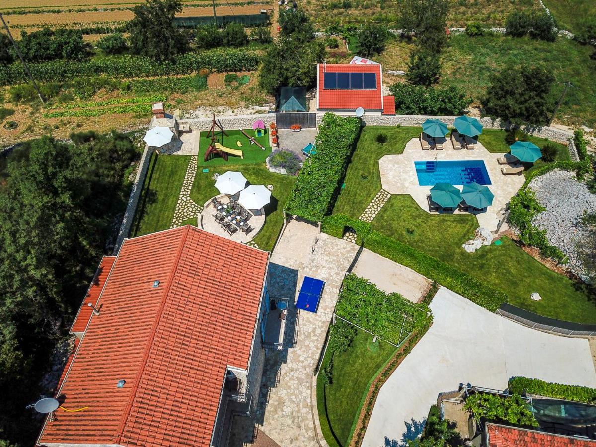 Vila Vergatum-Privacy,Gym,Billiards,Table Tennis Donji Brgat Ngoại thất bức ảnh