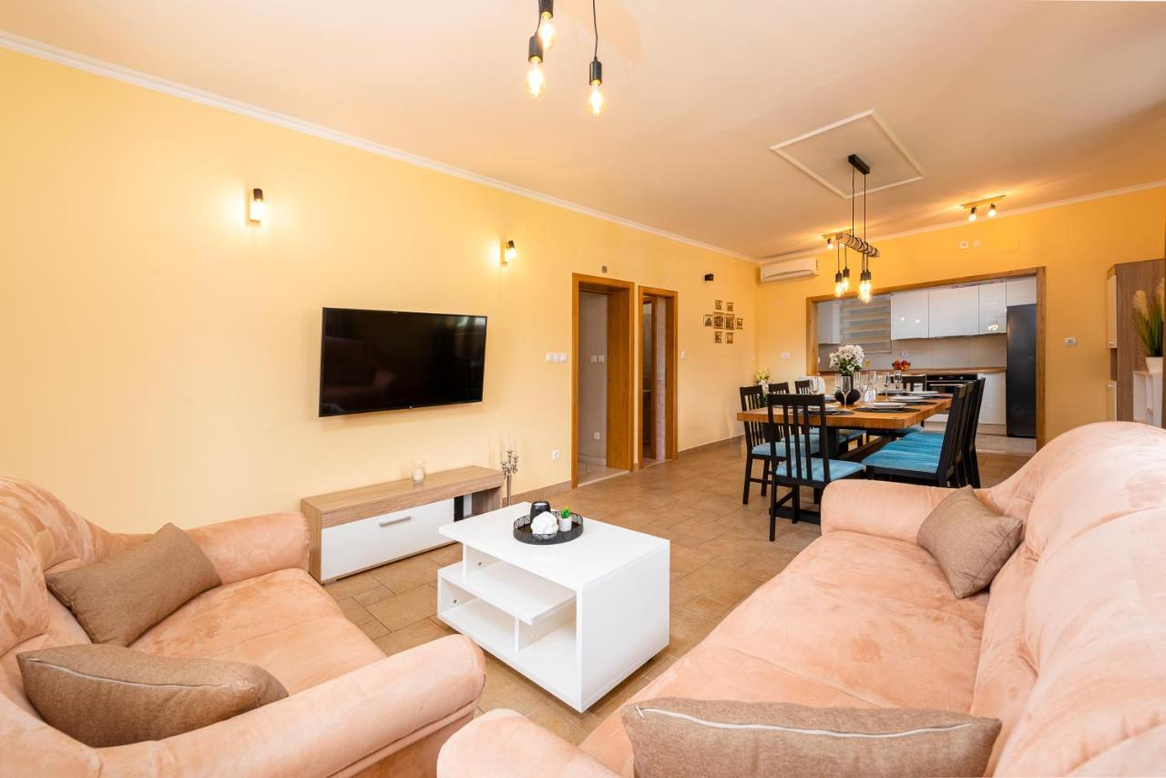 Vila Vergatum-Privacy,Gym,Billiards,Table Tennis Donji Brgat Ngoại thất bức ảnh
